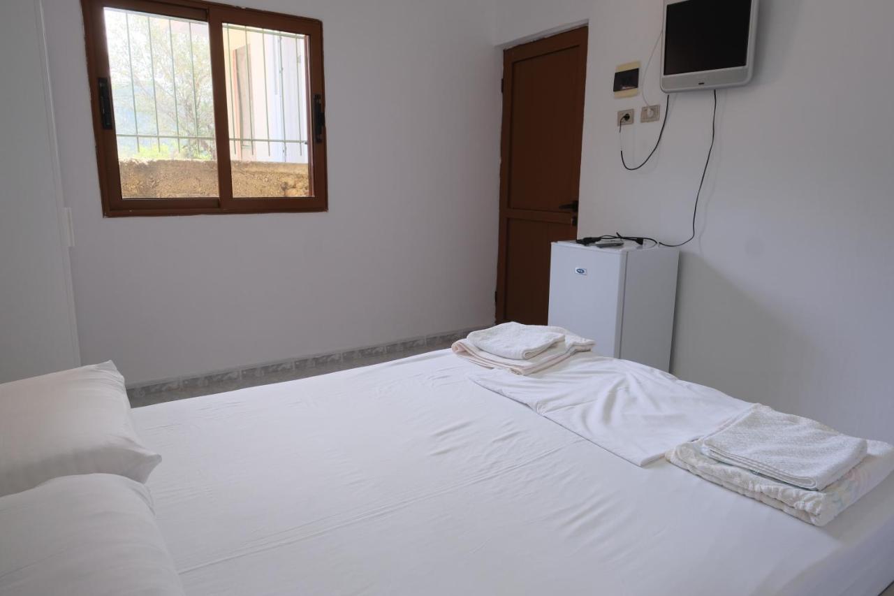 Mehilli Hotel Dhermi Exterior photo