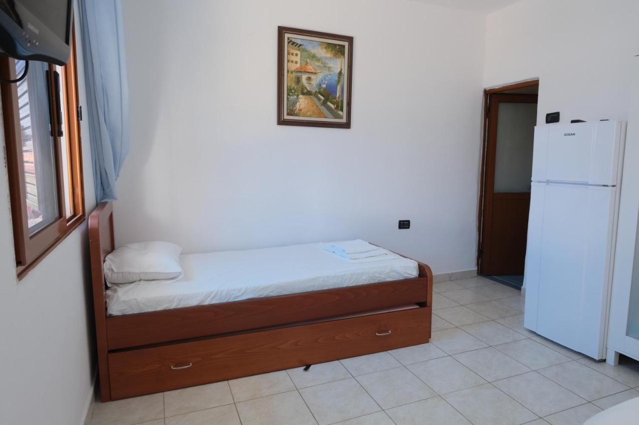 Mehilli Hotel Dhermi Exterior photo